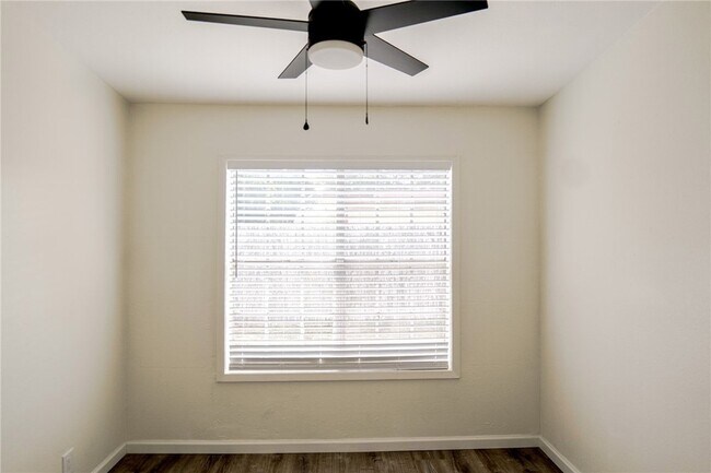Building Photo - 10822 Mayfield Dr