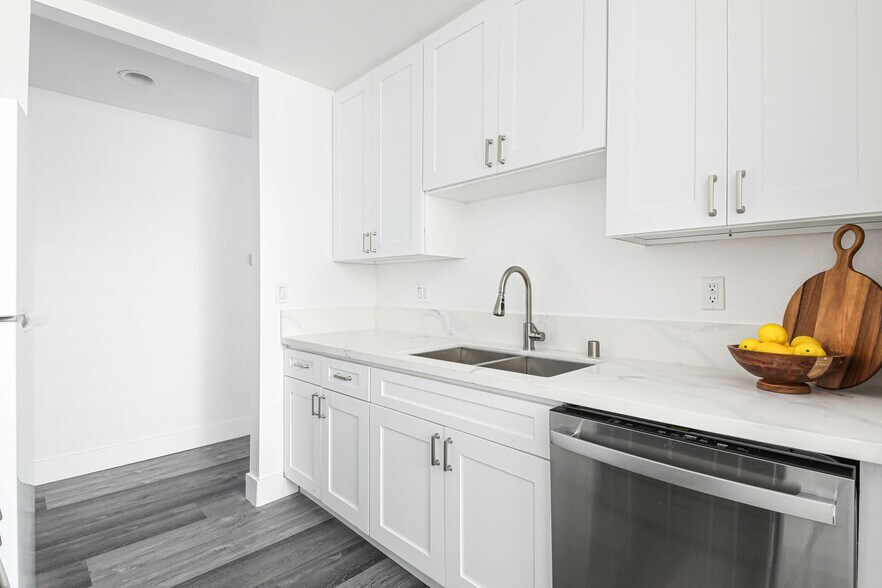 Building Photo - 1751 S Bentley Ave