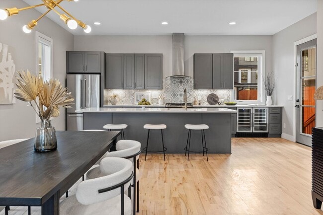 Building Photo - Spacious 4-Bed Gem in Nashville: 2360 sq f...