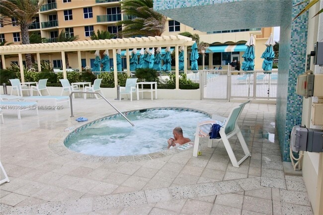 Building Photo - 2501 S Ocean Dr