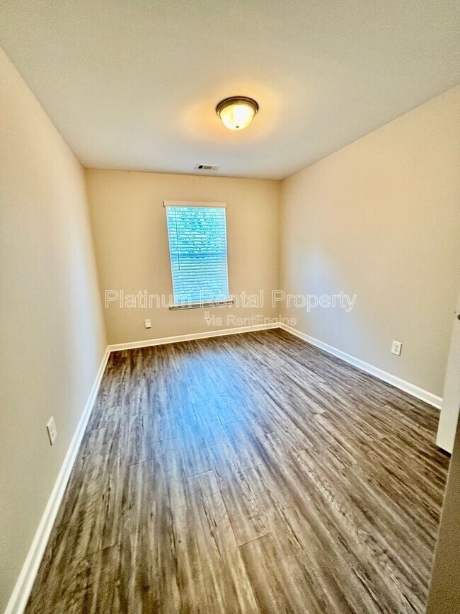 Building Photo - 4456 Pinscher St