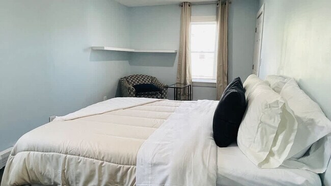 Building Photo - 25 Andem St