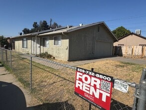 Building Photo - NW Visalia Home with Alley Access Rent Ready!