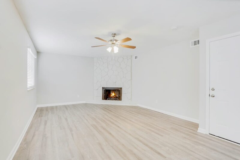 Building Photo - 837 Forest Path