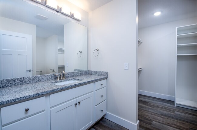 Building Photo - 9250 Brook Hollow Ln