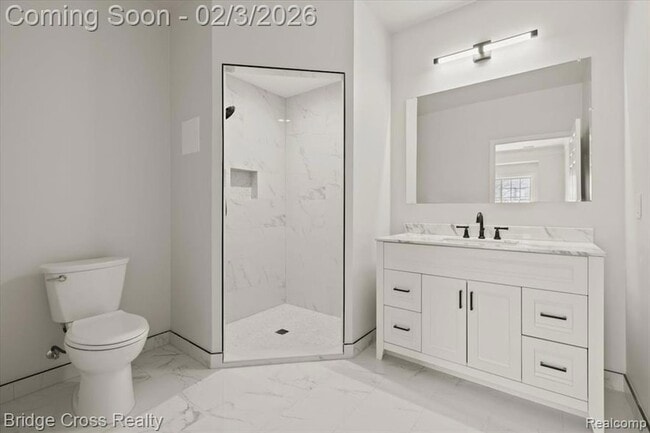 Building Photo - 5685 Twin Oaks Dr