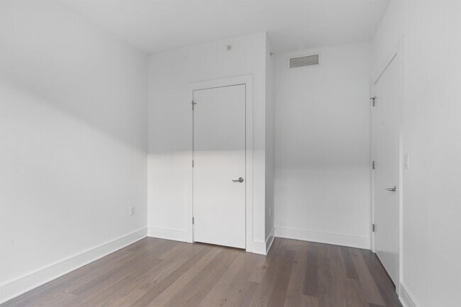 Building Photo - 9 Ave at Port Imperial