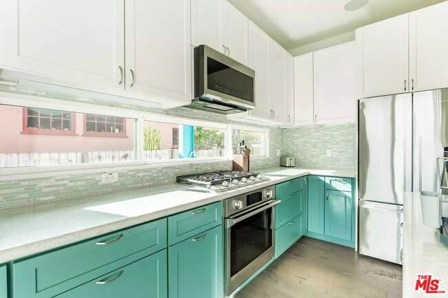 Building Photo - 611 Flower Ave