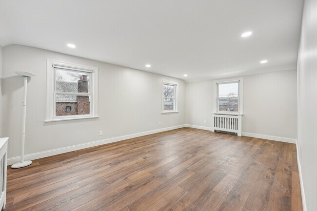 Building Photo - 756 Cedar Ln