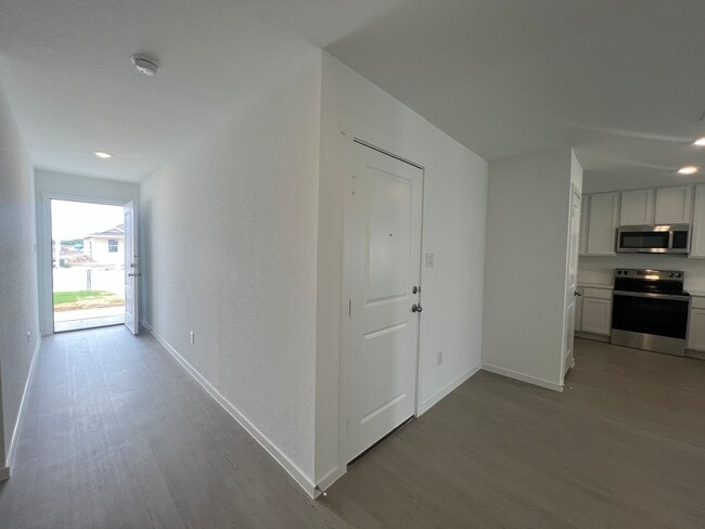 Building Photo - Stunning 3/2 Home In Waters Edge, Seguin, TX
