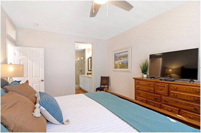 Building Photo - Fully Furnished Short Term Ocean Close Rental