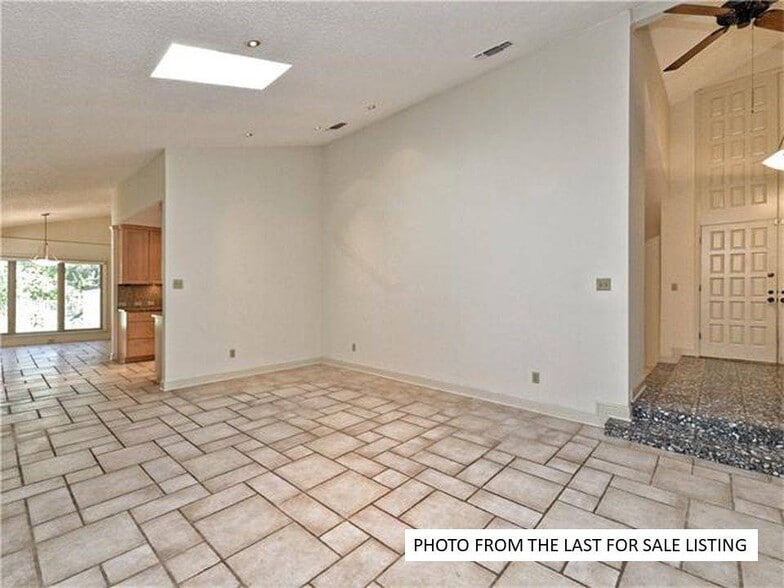 Building Photo - 12404 Deer Track