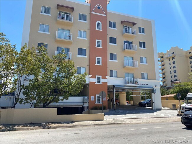 Building Photo - 115 SW 42nd Ave