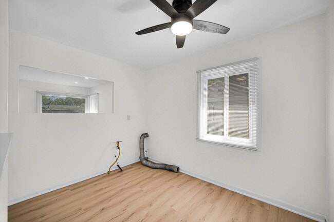 Building Photo - 3 Bedroom 1 Bathroom House for Rent!