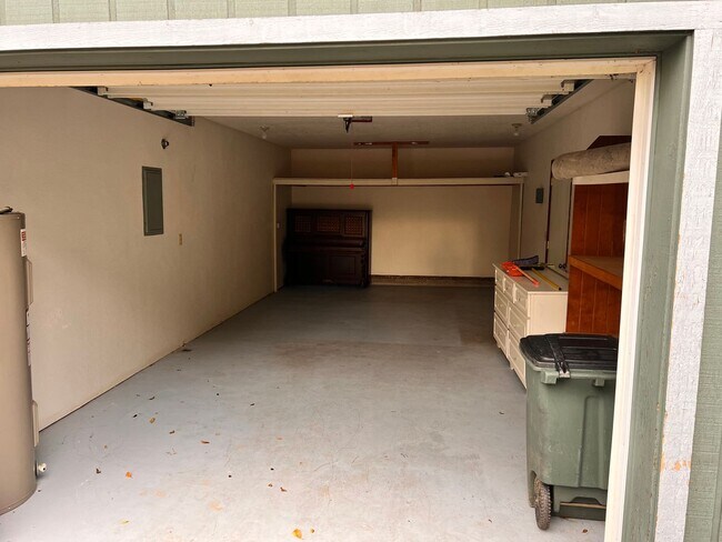 Building Photo - 2135