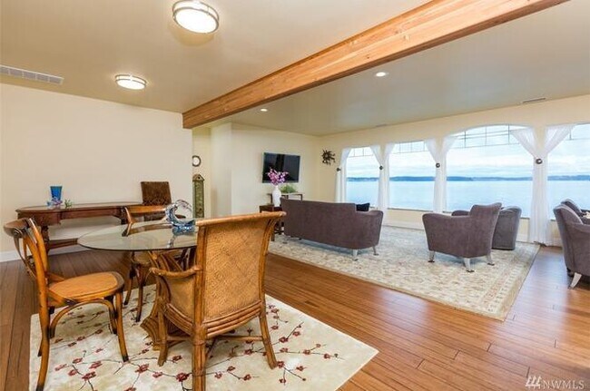 Building Photo - Amazing Dash Point Beach Front Home!