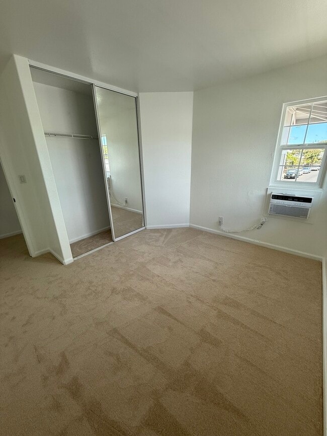 Building Photo - Beautifully Renovated 5-Bedroom Home | Spa...