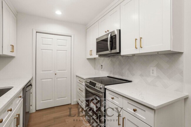 Building Photo - 100 Sadler Ct