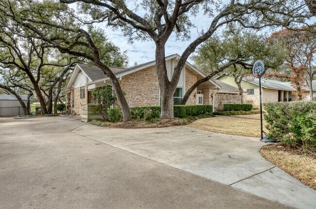 Building Photo - 11532 Spicewood Pkwy