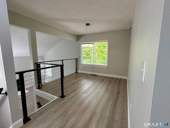 Building Photo - 629 Longfellow Dr