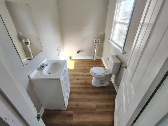 Building Photo - 515 Crawford St