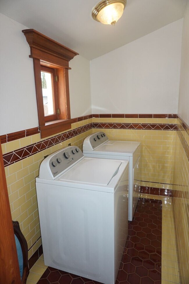 Building Photo - Stunning Historical Home in Old Towne Orange Near Chapman University