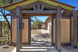 Building Photo - 2032 E La Jolla Dr