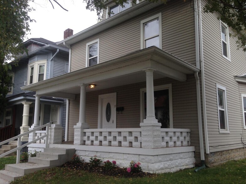 Street View - 17 N Randolph St