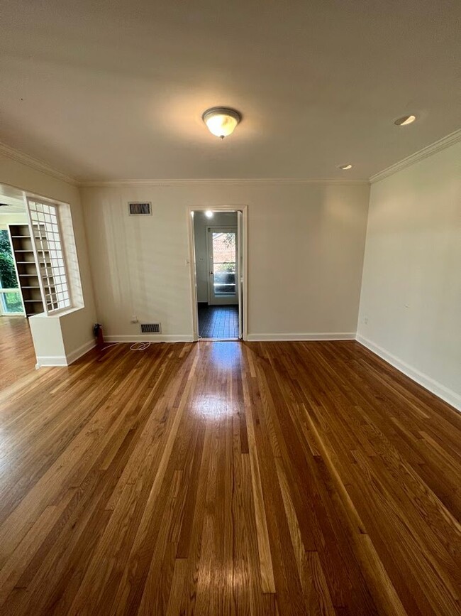 Building Photo - Berkley Stunner
