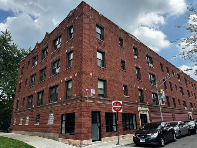 Building Photo - 1377 W Greenleaf Ave