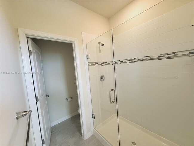 Building Photo - 2820 Troubadour St