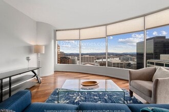 Building Photo - Luxurious Two Bedroom High-Rise Living at the Portland Plaza!
