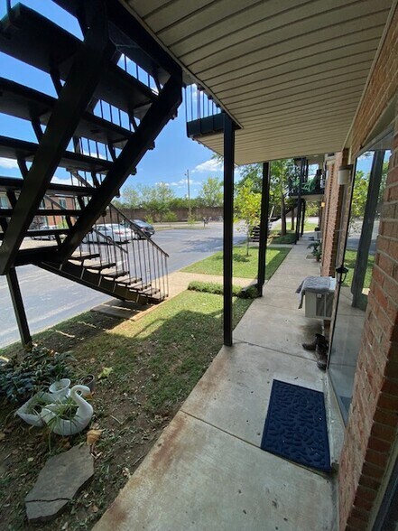 Building Photo - 2601 Hillsboro Pike