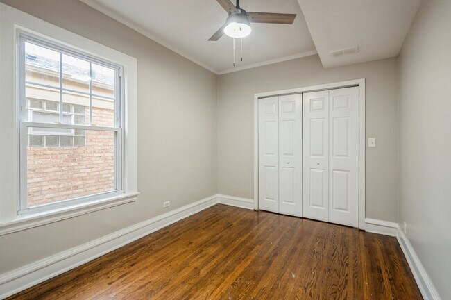 Building Photo - 4945 N Kilpatrick Ave