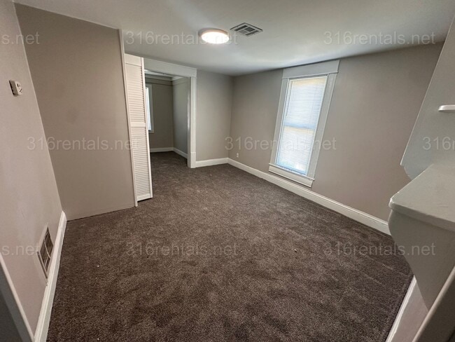 Building Photo - $1445 - 5 room 2.5 bathroom - Single Family Home