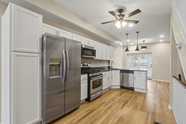 Building Photo - 3313 Hudson St