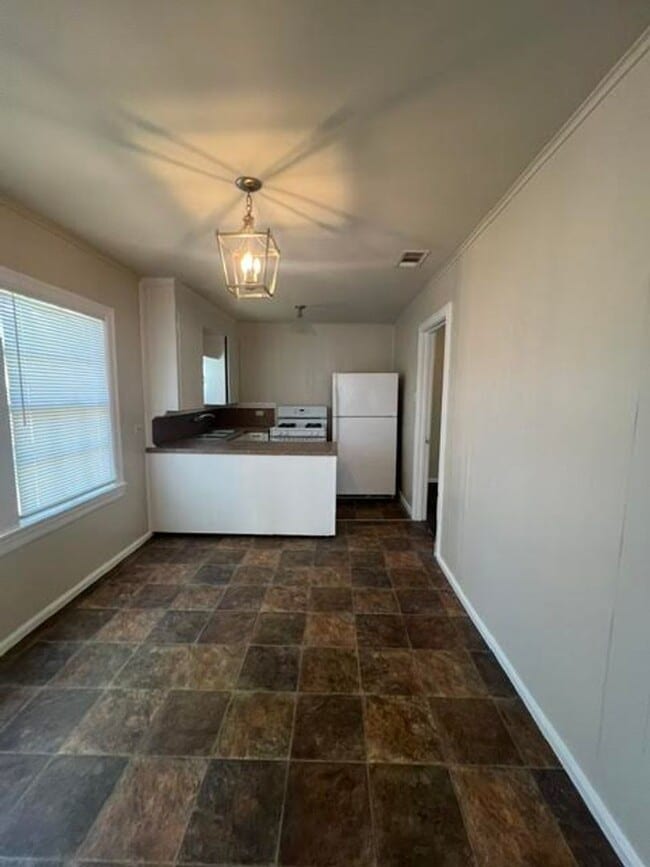 Building Photo - 2224 Cumberland Ave