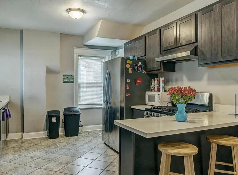 Building Photo - 6415 Cates Ave