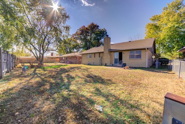 Building Photo - Newly renovated 3 bed / 2 Bath in Tulsa! Available Mid June!