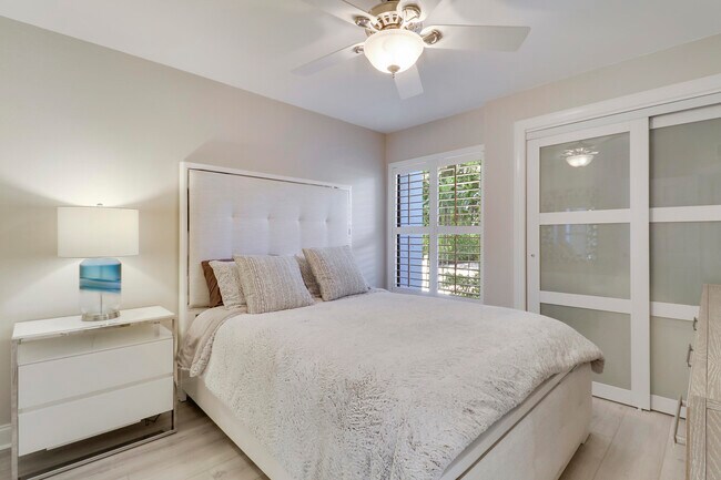 Building Photo - 515 Bay Colony Dr N