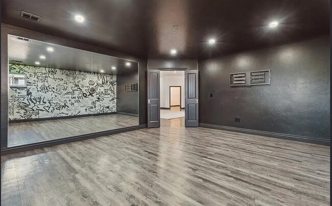 Building Photo - Edmond Schools with Upgrades
