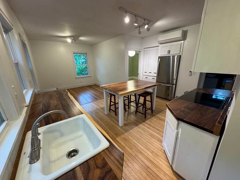 Kitchen - 135 W Park St