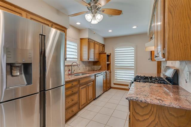 Building Photo - 704 Shady Ln