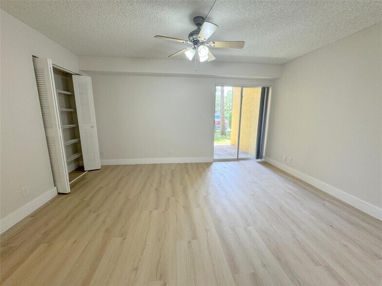 Building Photo - 7680 Westwood Dr