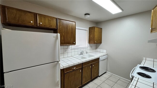 Building Photo - 6520 Dinning Ave