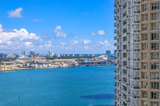 Building Photo - 465 Brickell Ave