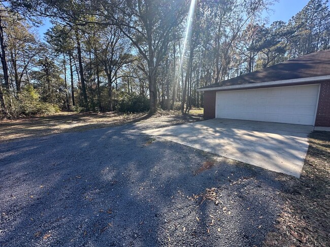 Building Photo - Country Brick Ranch in Callahan