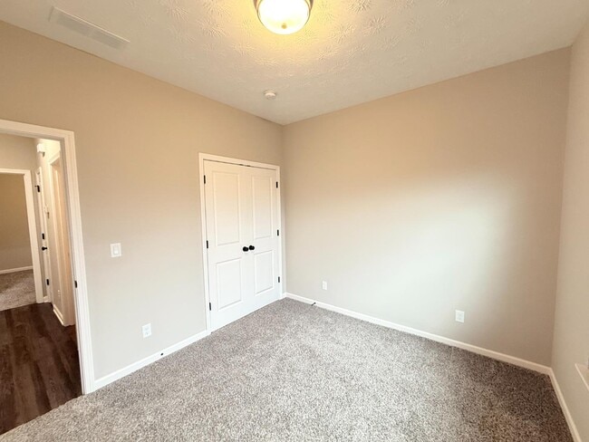 Building Photo - 3921 Bird Song Way