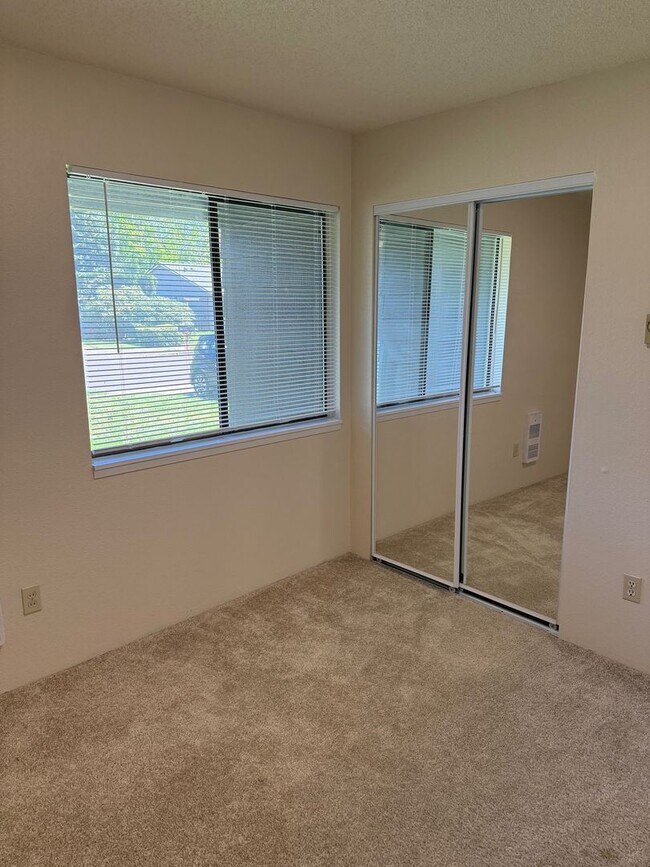 Building Photo - 162D00