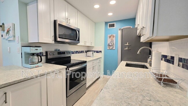 Building Photo - 1065 Gulf Shore Blvd N